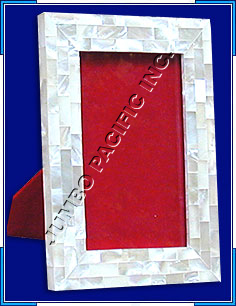 Square frame inlay with red background